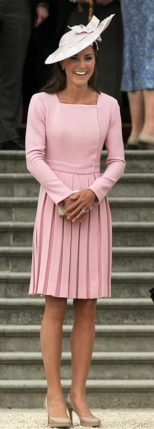 لمحة عن أساليب الموضة لكيت الأميرة البريطانية (17)