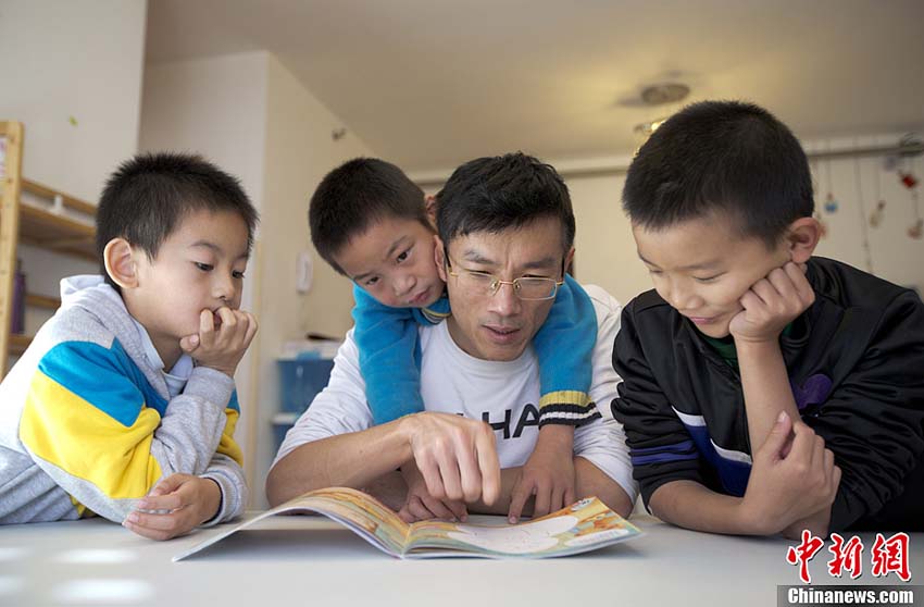 أب خريج جامعة بكين يجرب المدرسة العائلية 