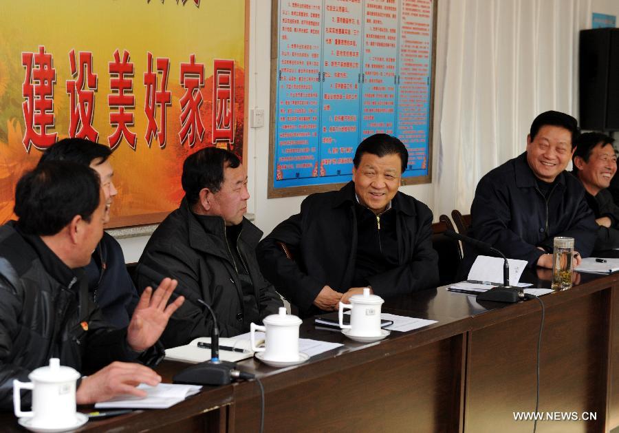 زعيم بالحزب الشيوعي الصيني يحث على بذل جهود لتحسين خدمة المواطنين