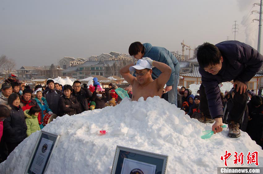 "ملك الجليد" في العالم مدفون في الثلوج (4)