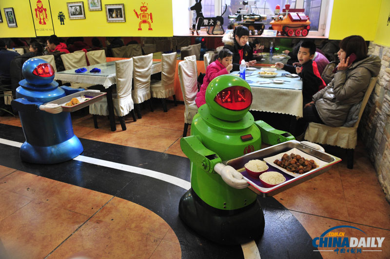  20 روبوت يفتتحون مطعما في هاربين الصينية
