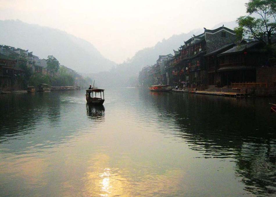 بلدة فونغ هونغ القديمة: اجمل بلدة في الصين