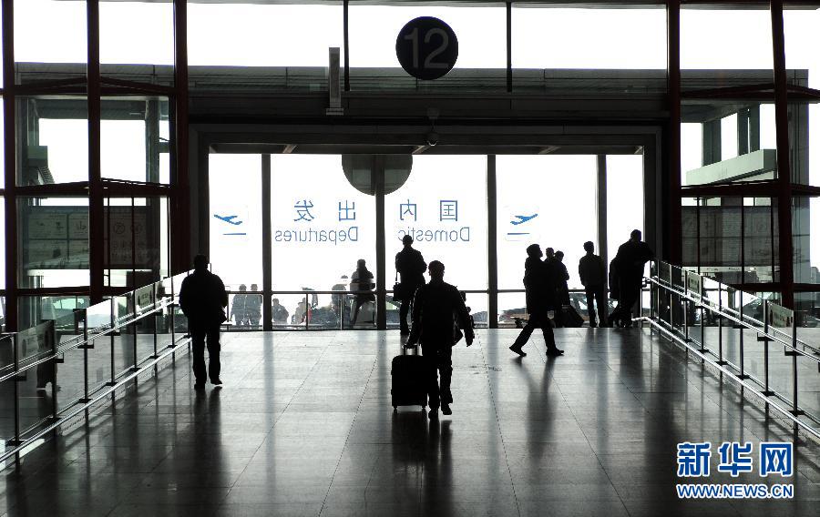 عدد المسافرين الصينيين يرتفع إلى مستوى قياسي جديد خلال عطلة عيد الربيع (2)