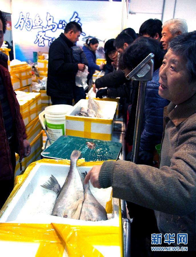 رواج كبير لسمك جزر دياويوي في سوق شنغهاي (2)