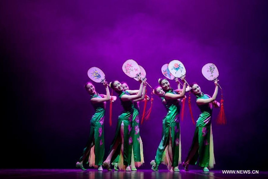 مسرح هانغتشوو للأوبرا والرقص يقدم العرض في القاهرة
