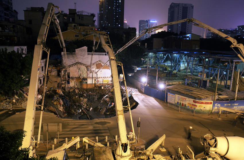 قوانغتشو: حدوث إنهيار ضخم  فى موقع بناء مترو الانفاق  (4)
