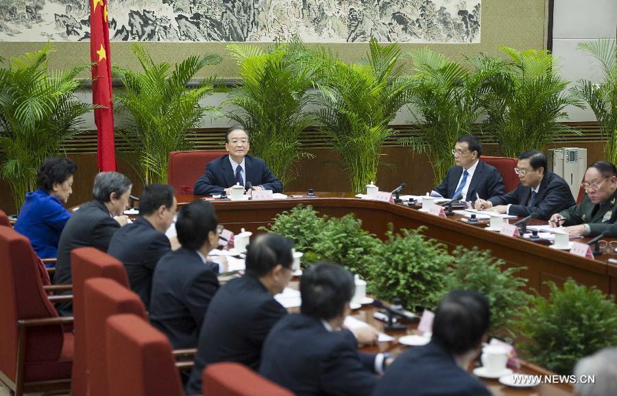 رئيس مجلس الدولة الصينى يؤكد على تحسين حياة أفراد الشعب  (2)