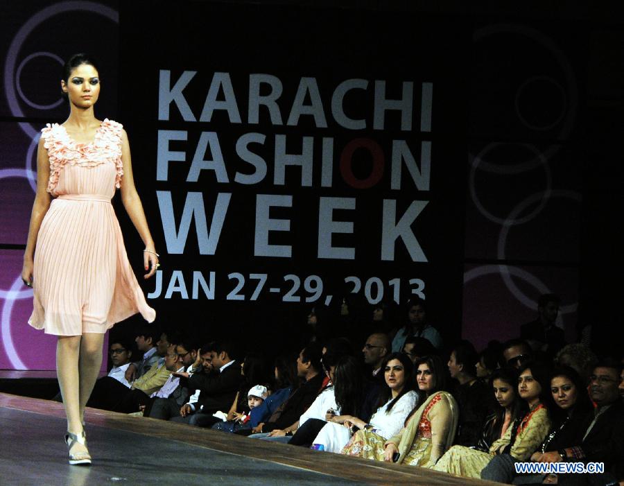 أسبوع الموضة يفتتح في باكستان  (5)