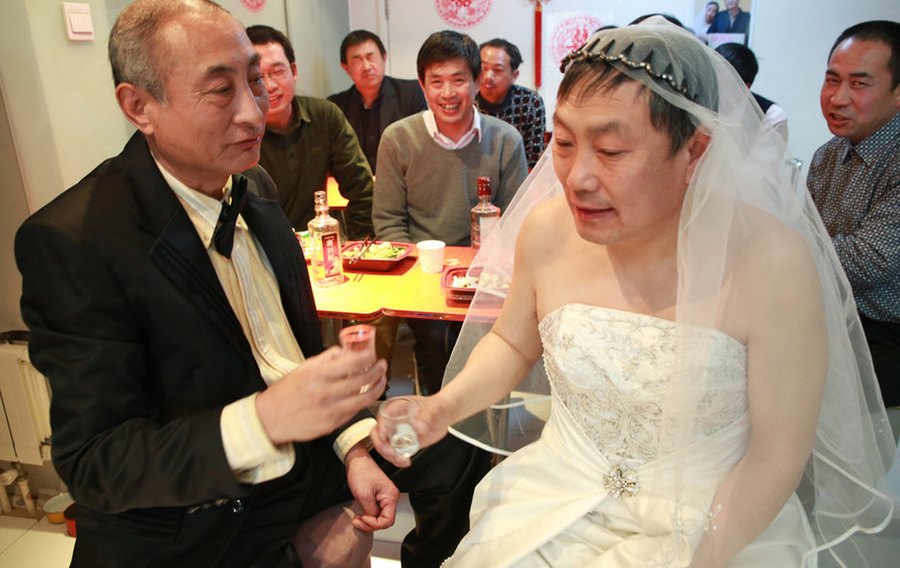 مسنان صينيان مثليا الجنس يتزوجان ببكين (3)