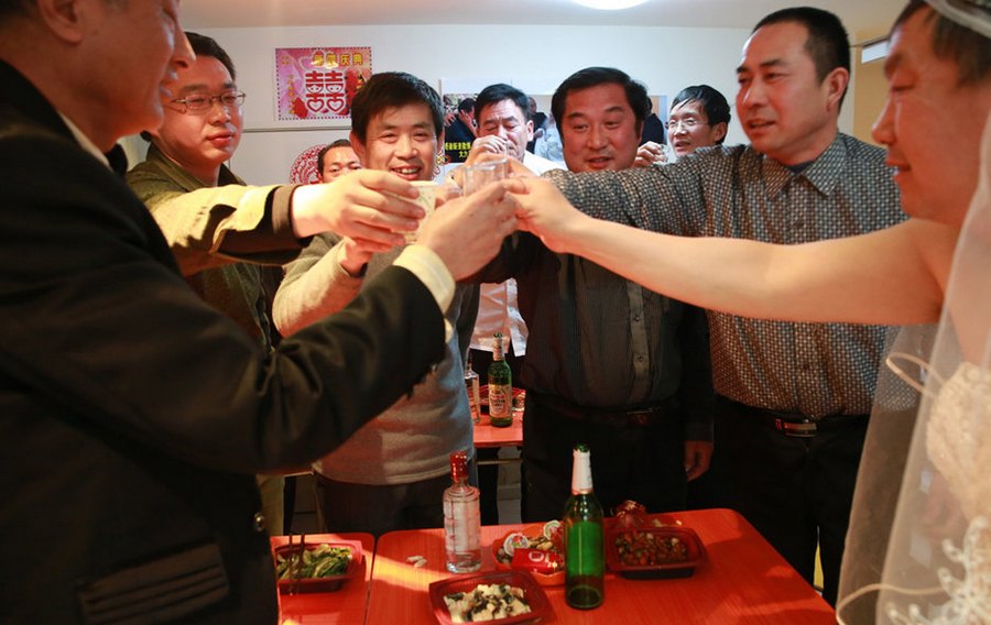 مسنان صينيان مثليا الجنس يتزوجان ببكين (4)