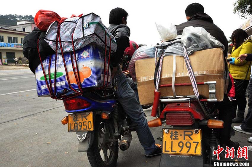 5000 دراجة نارية للعمال الريفيين  لعودتهم إلى مسقط رأسهم (9)
