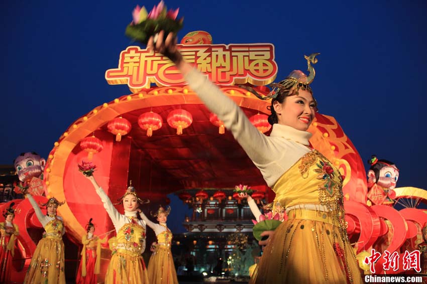 معرض الفوانيس في مدينة شيآن لاستقبال عيد الربيع الصيني