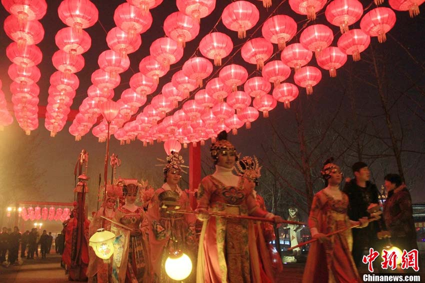 معرض الفوانيس في مدينة شيآن لاستقبال عيد الربيع الصيني (6)