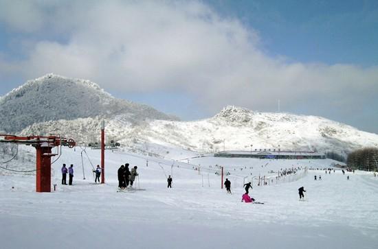 شن نونغ جيا في هوبى: التمتع بمرح التزلج على الثلج بدون السفر إلى شمالي البلاد 