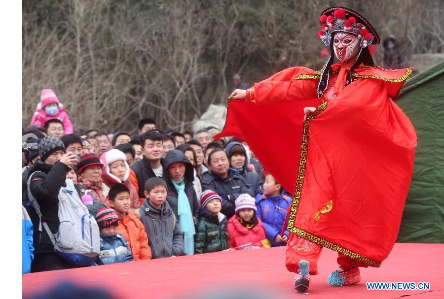 انطلاق فعاليات مهرجان المعبد ببكين للاحتفال بعيد الربيع التقليدي 