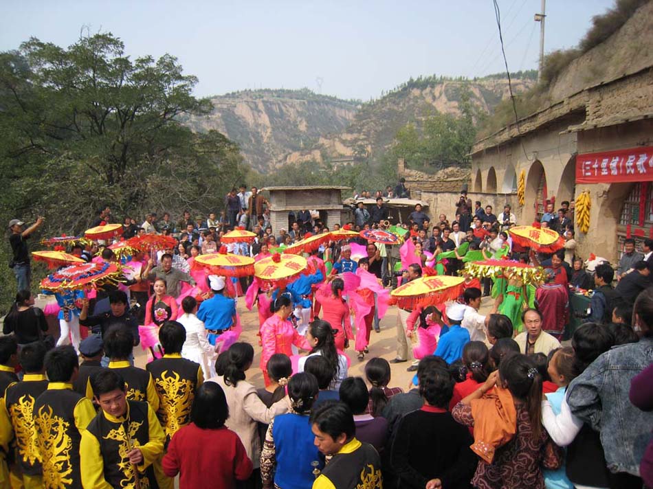 تعتبررقصة اليانكو التقليدية ايضا من الأنشطة المميزة  في  شمال مقاطعة شنشي لاحتفال عيد الربيع 