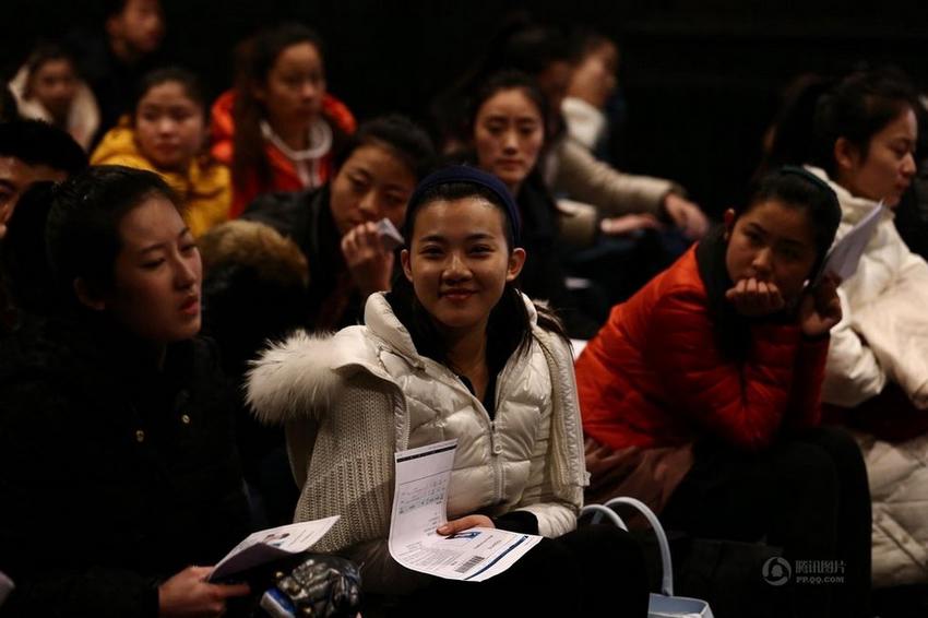 حسناوات صينيات يشاركن في امتحان للقبول بمعهد الدراما المركزي الصيني  (5)