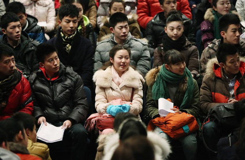 حسناوات صينيات يشاركن في امتحان للقبول بمعهد الدراما المركزي الصيني  (4)