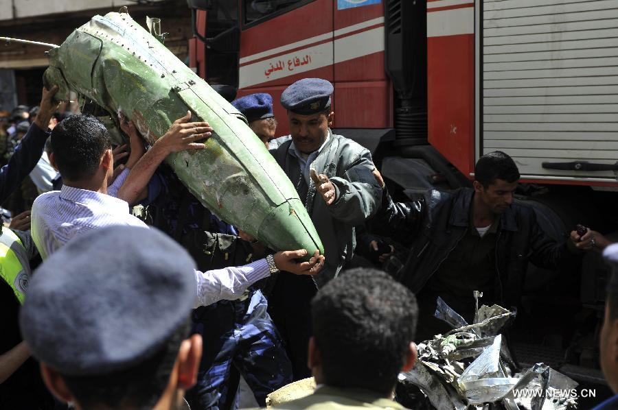 مقتل 8 أشخاص وجرح 16 آخرين في تحطم طائرة عسكرية وسط صنعاء