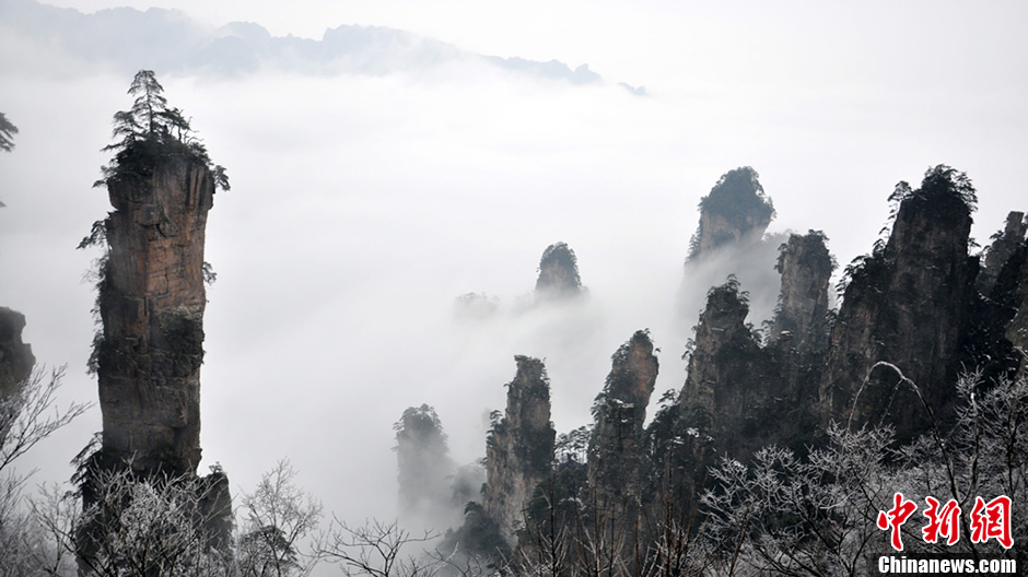 بحر السحب وضباب الصقيع يشبه لوحة الحبر الجميلة في تشانغجياجيه  (2)