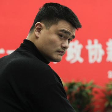ياو مينغ يشعر بالتخوف من مسؤوليته كعضو في اللجنة السياسية للمؤتمر الإستشاري الصيني 
