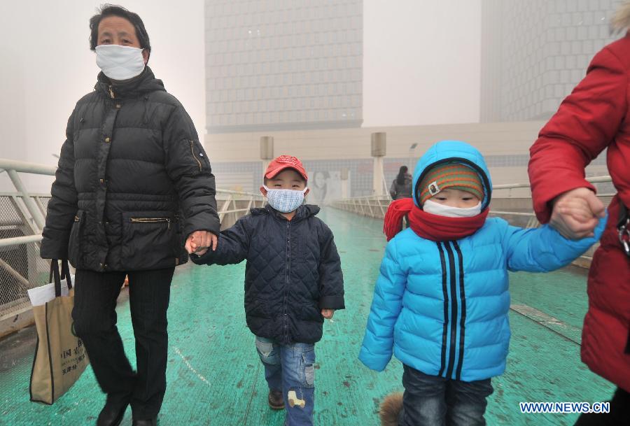 استمرار تخييم الضباب الدخاني الكثيف على أجزاء الصين 