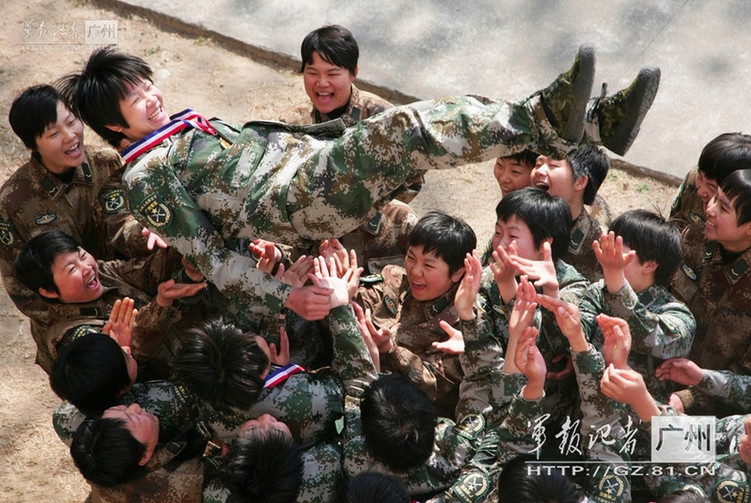 الحياة الملونة للجنديات الصينيات  (11)