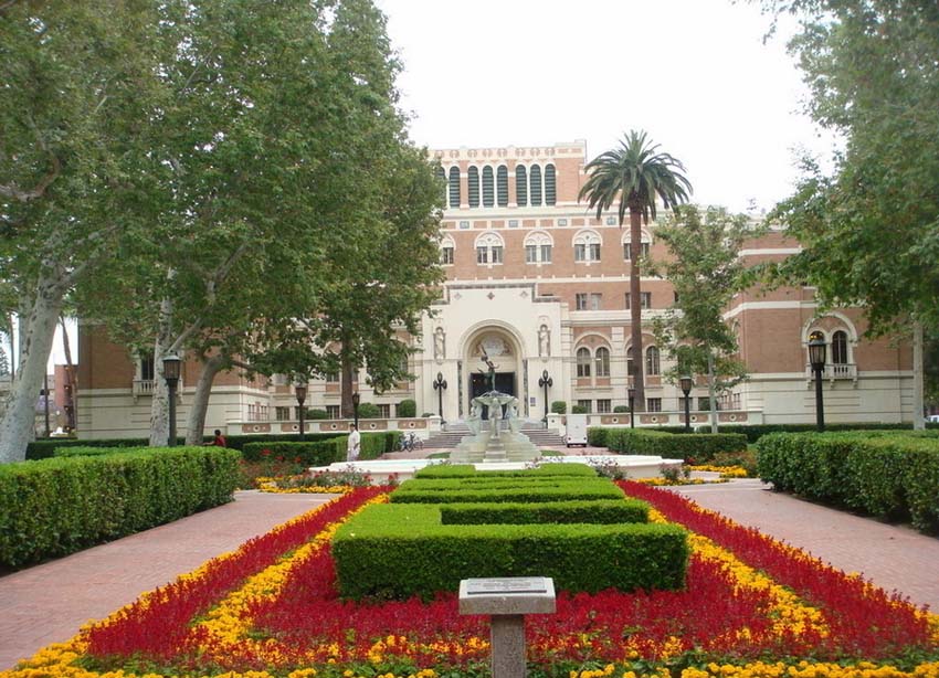 8- جامعة جنوب كاليفورنيا، عدد الخريجين المليارديرات : 14، ثروتهم: 32 مليار دولار