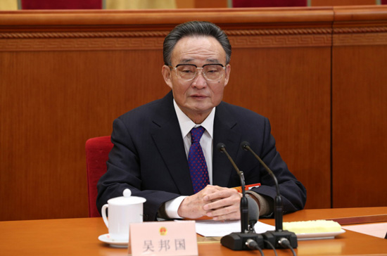 الرجل الذى يقف وراء إكمال النظام القانوني الصيني يسلم مهامه