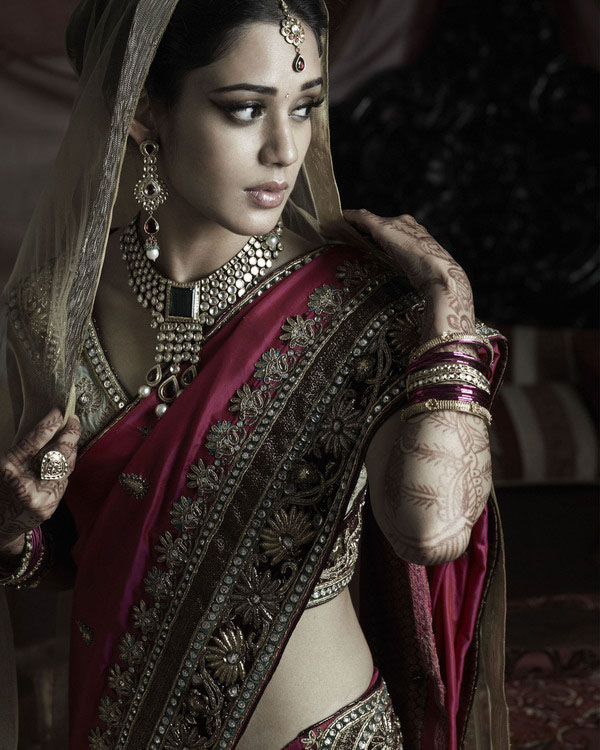 عروس هندية تلبس الملابس التقليدية الفريدة (13)