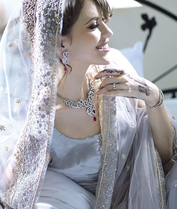 عروس هندية تلبس الملابس التقليدية الفريدة (8)