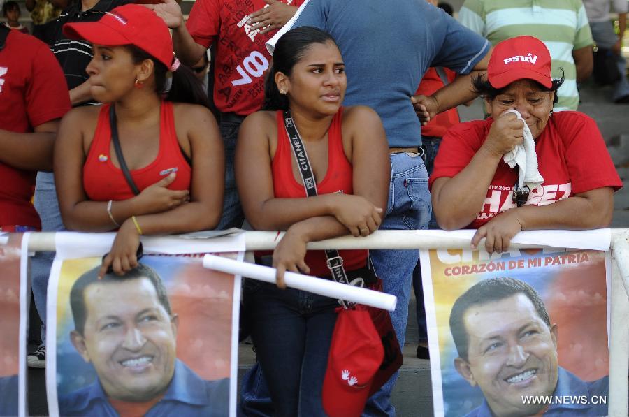 فنزويلا تعتزم تحنيط جثمان تشافيز وعرضه أمام الجماهير للأبد  (5)
