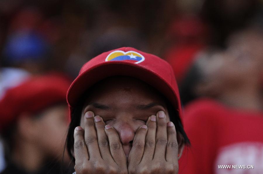 فنزويلا تعتزم تحنيط جثمان تشافيز وعرضه أمام الجماهير للأبد  (14)