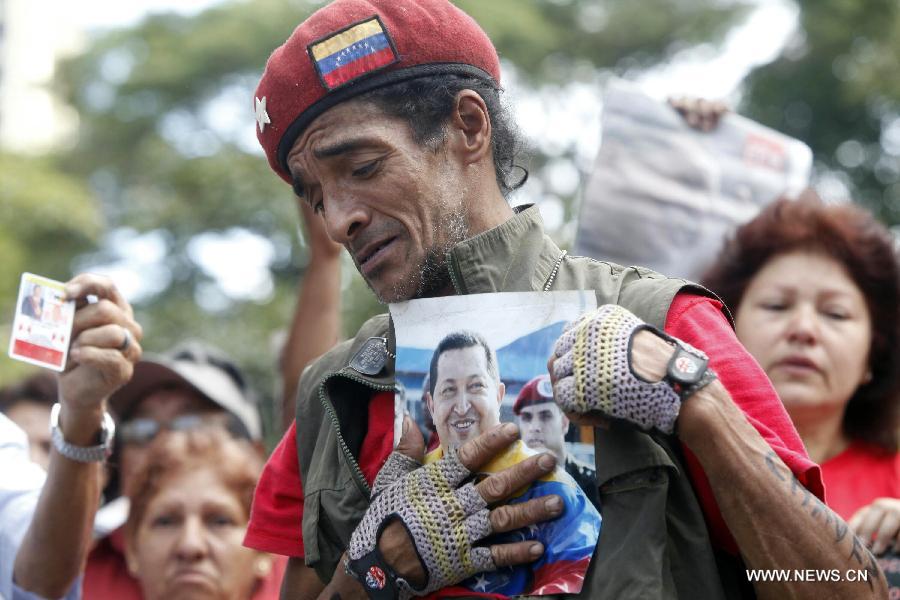 فنزويلا تعتزم تحنيط جثمان تشافيز وعرضه أمام الجماهير للأبد  (4)