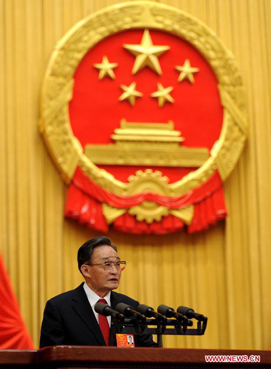 كبير المشرعين الصينيين يلقى تقريرا عن عمل اللجنة الدائمة للمجلس الوطنى 