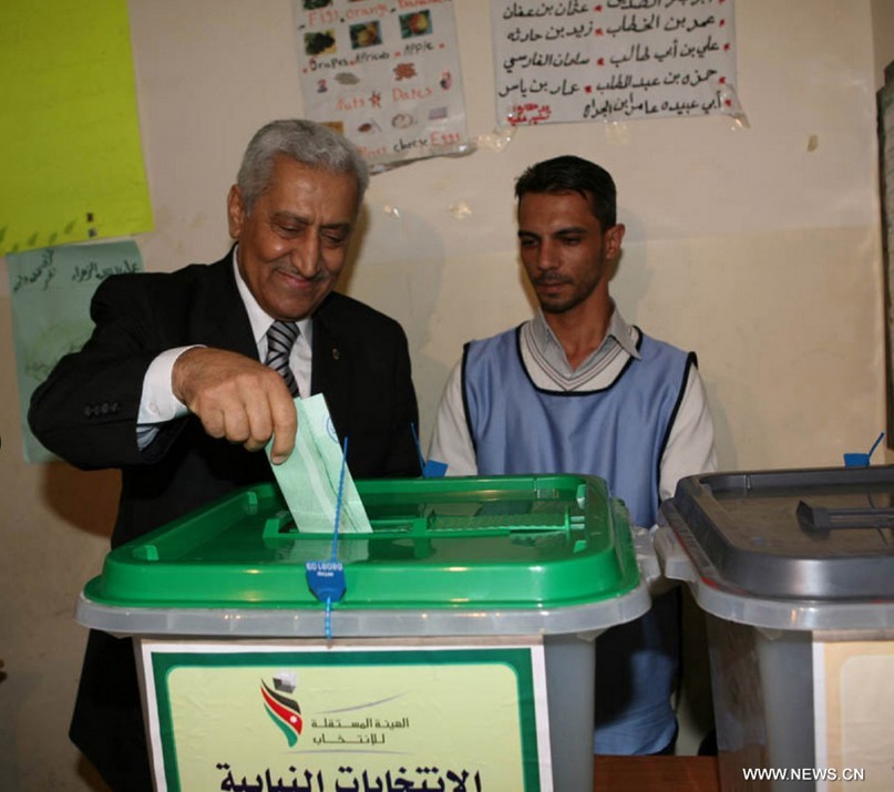 العاهل الأردني يكلف عبدالله النسور بتشكيل حكومة جديدة