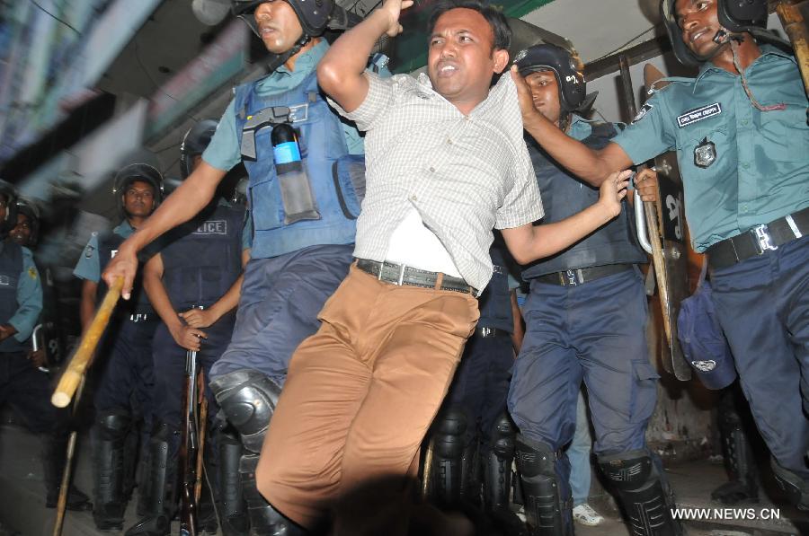 شرطة بنجلاديش تهاجم مقر المعارضة