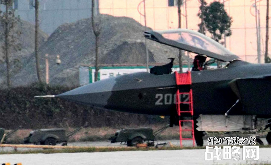الصين تختبر نوعين من المحركات لمقاتلة جيان-20 (8)