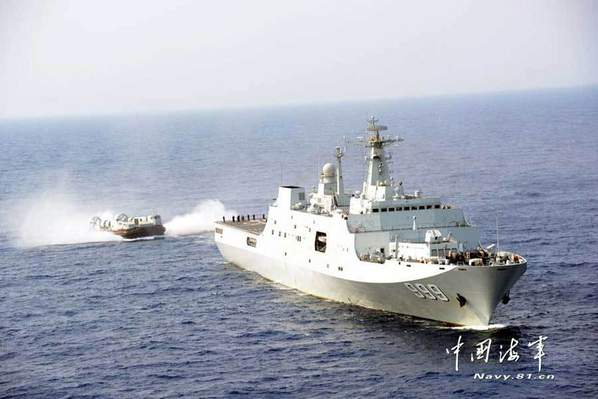 تدريب الحوامة الكبيرة الصينية الصنع مع سفينتها الأم  (4)
