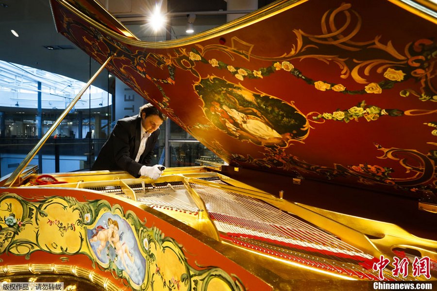 بيانو ذهبي من القرن الـ19 يعرض في برلين  (3)