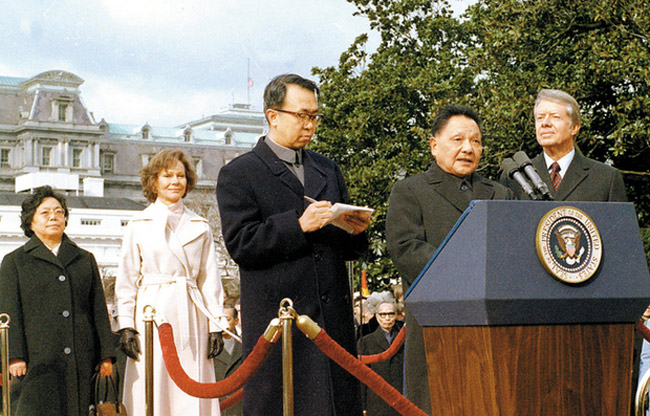 رافقت تشو لين زوجة دنغ شياو بينغ زوجها فى الزيارة إلى الولايات المتحدة يوم 29 يناير عام 1979.