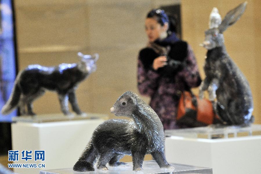 ناحت يصنع مجسمات الحيوانات بإستعمال 550 ألف إبرة (3)