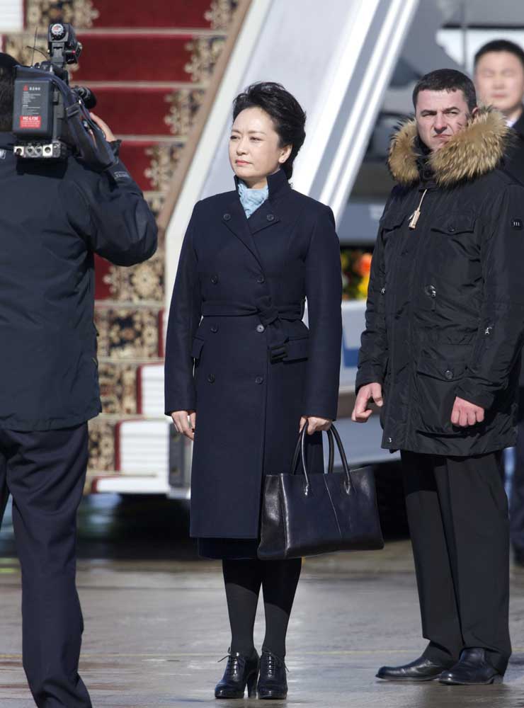 الاطلالة الانيقة لسيدة الصين الاولى  خلال مرافقتها لزوجها الرئيس في زيارته الدولية    (10)