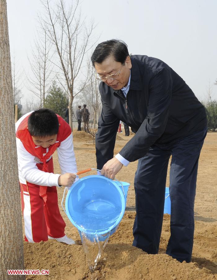 الرئيس الصيني يزرع أشجارا للترويج لمفهوم "الصين الجميلة" (3)