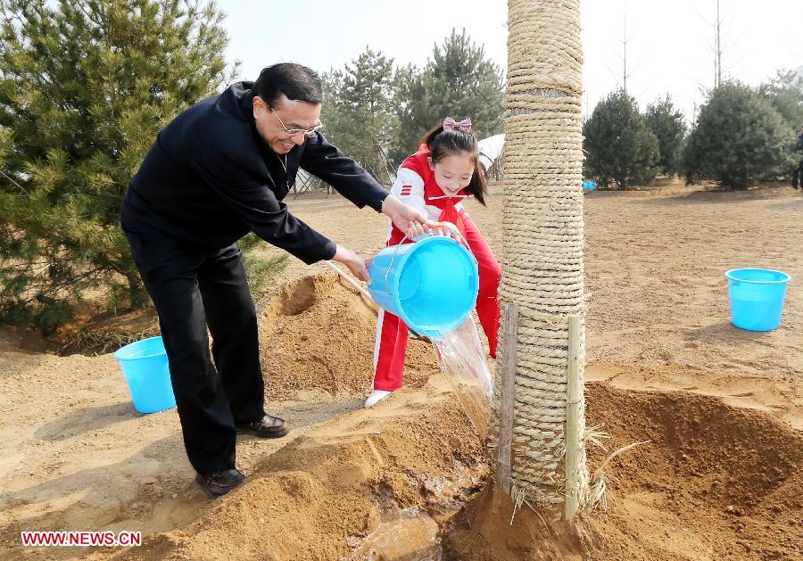 الرئيس الصيني يزرع أشجارا للترويج لمفهوم "الصين الجميلة" (2)