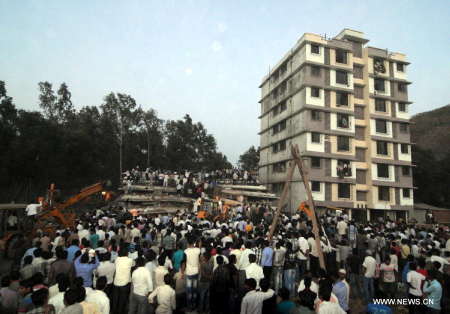 مقتل 24 شخصا وإصابة 60 آخرين جراء انهيار مبني غربي الهند 