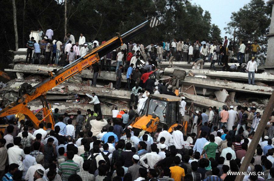 مقتل 24 شخصا وإصابة 60 آخرين جراء انهيار مبني غربي الهند  (3)
