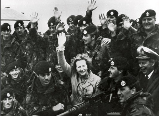 وفاة رئيسة الوزراء البريطانية السابقة مارغريت ثاتشر بعد إصابتها بسكتة دماغية (4)