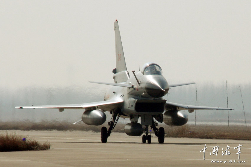 مجموعة صور: مشاهد لعمليات تحليق المقاتلة الصينية جيان-10 