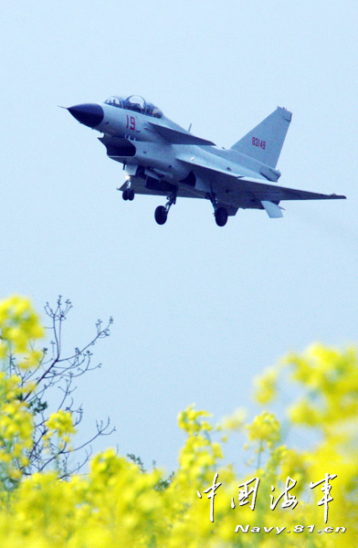 مجموعة صور: مشاهد لعمليات تحليق المقاتلة الصينية جيان-10  (2)